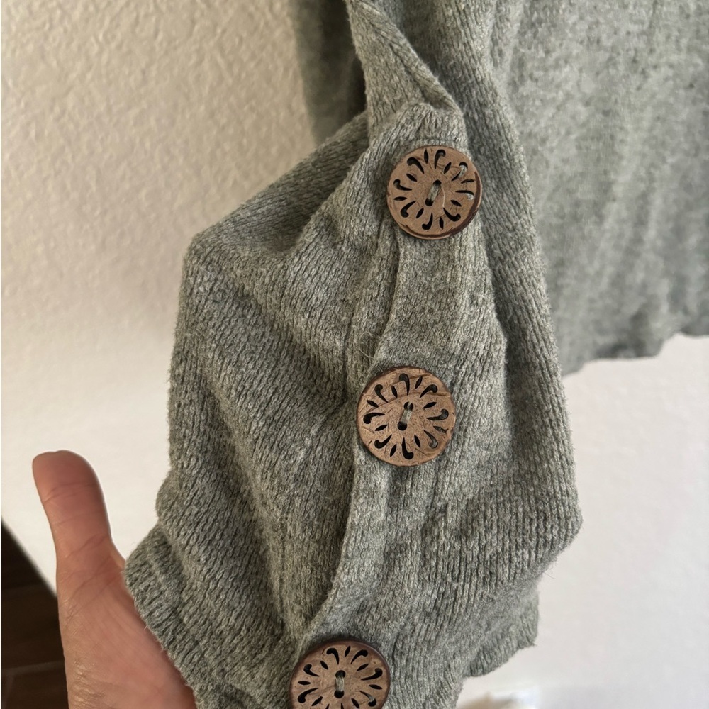 7th Ray Gray Knit Button Side Sweater - Size Large - Picture 4 of 9
